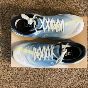 On Womens Cloudflow Niagara/meadow size 9W. New in box